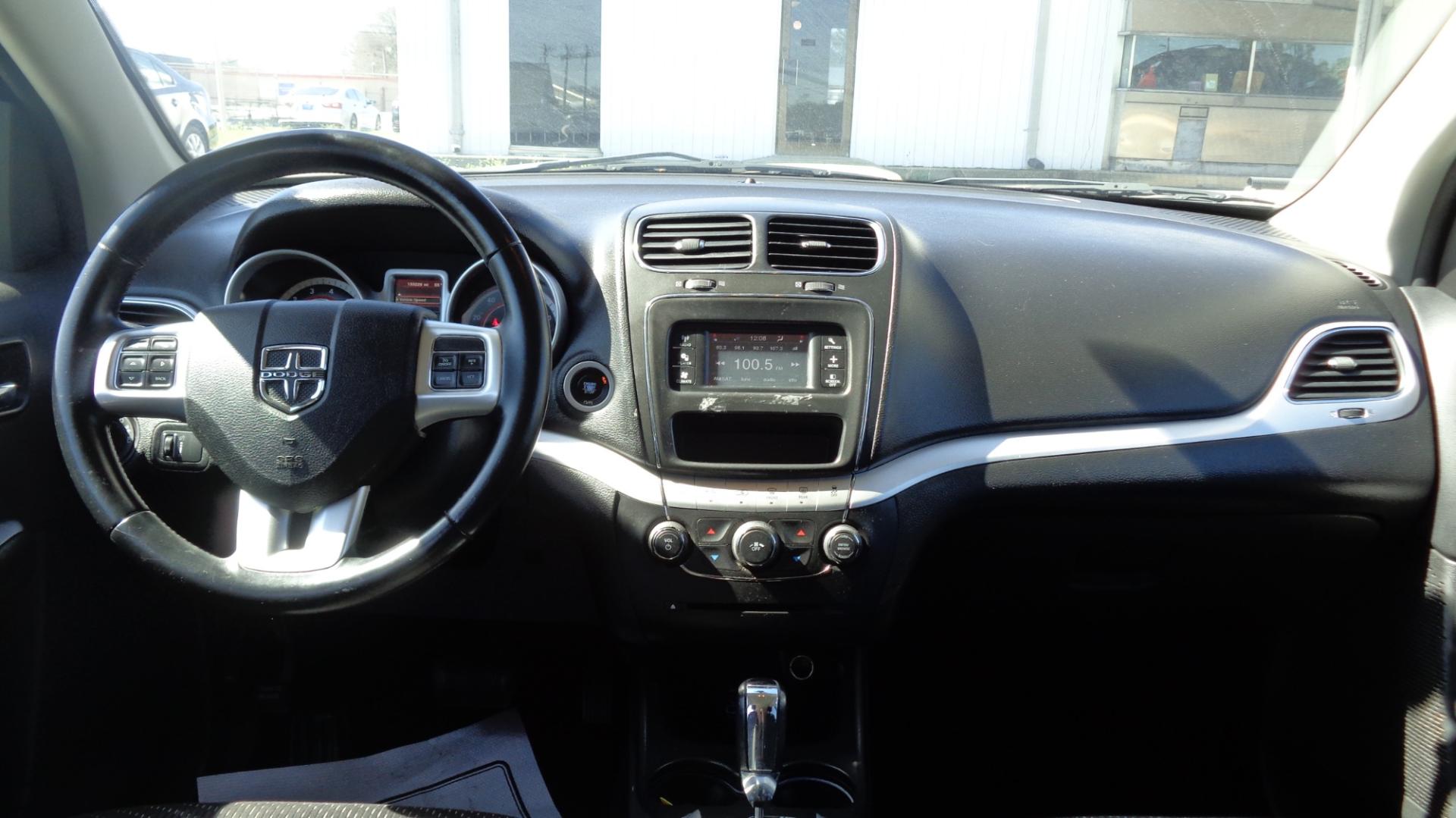 2018 SILVER /Black Dodge Journey SE (3C4PDCAB7JT) with an 2.4L L4 DOHC 16V engine, Automatic transmission, located at 2812 White Horse Road, Greenville, SC, 29611, (864) 269-1711, 34.808655, -82.434776 - 2.4 LITER 4 CYLINDER ENGINE,17 INCH ALLOY WHEELS,ANTI LOCK BRAKES,ANTI THEFT SYSTEM,2 ZONE A/C CLIMATE CONTROL,TILT/REACH STEERING,DUAL AIRBAGS,FRONT/SIDE REAR AIRBAGS,BODY COLOR BUMPERS AND DOOR HANDLES,CRUISE CONTROL,AUTOMATIC HEADLIGHTS,USB/AUX OUTLET,VANITY MIRRORS,TRACTION CONTROL,POWER MIRRORS - Photo#7